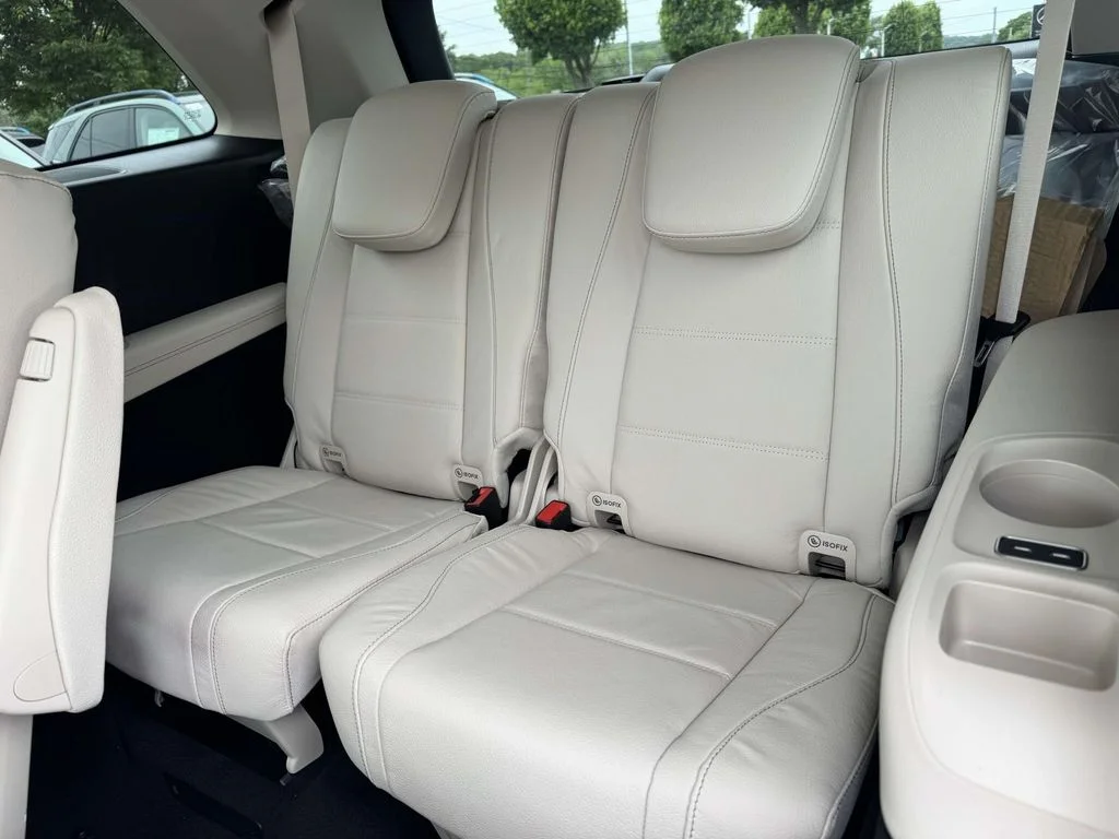 New 2026 White Mercedes-Benz GLS 450 image 31