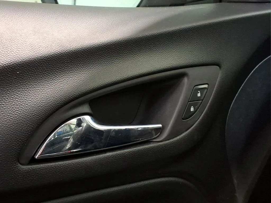 Certified Used 2020 Iridescent Pearl Tricoat Chevrolet Premier image 11