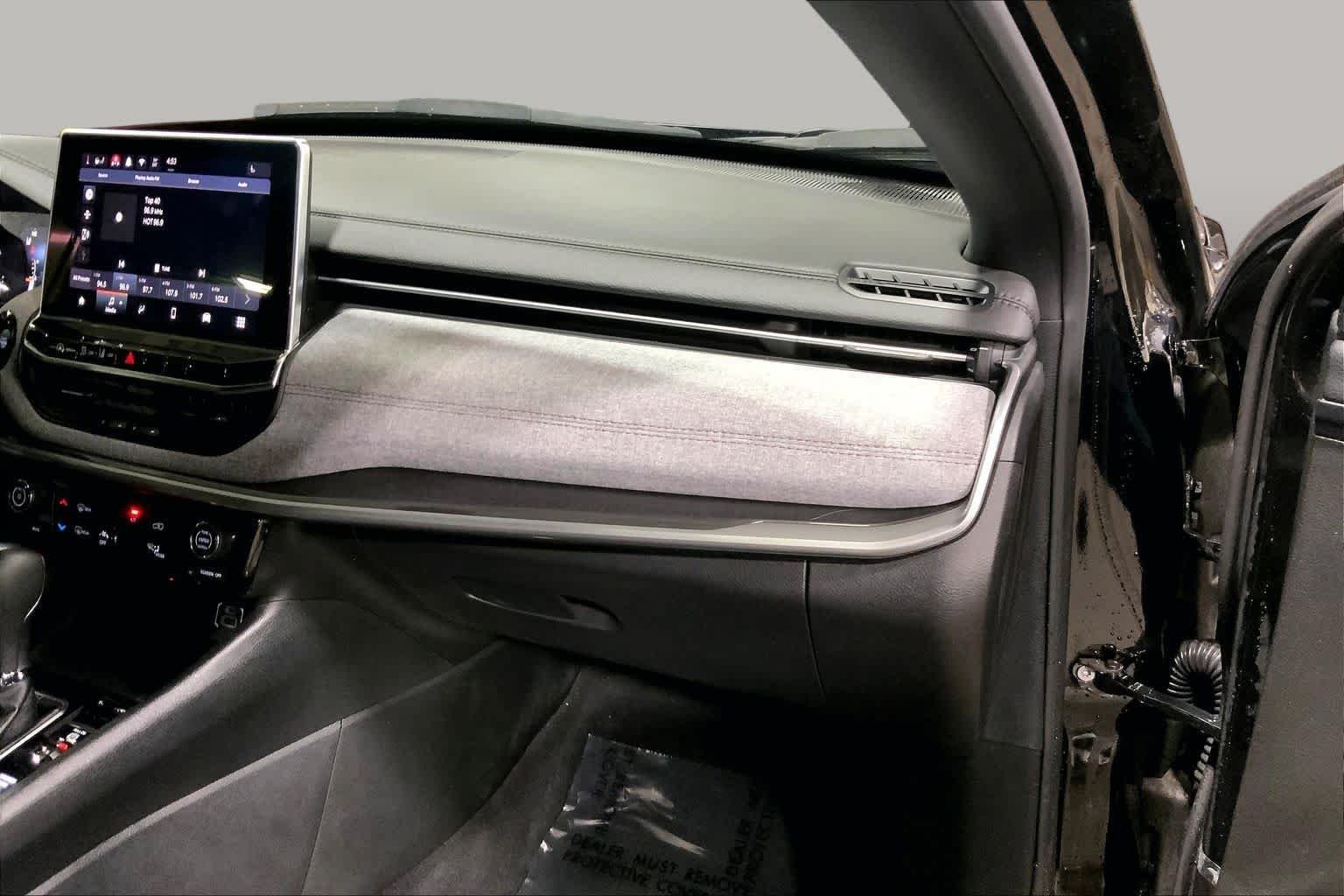 Used 2024 Diamond Black Crystal Pearlcoat Jeep Latitude Lux image 18
