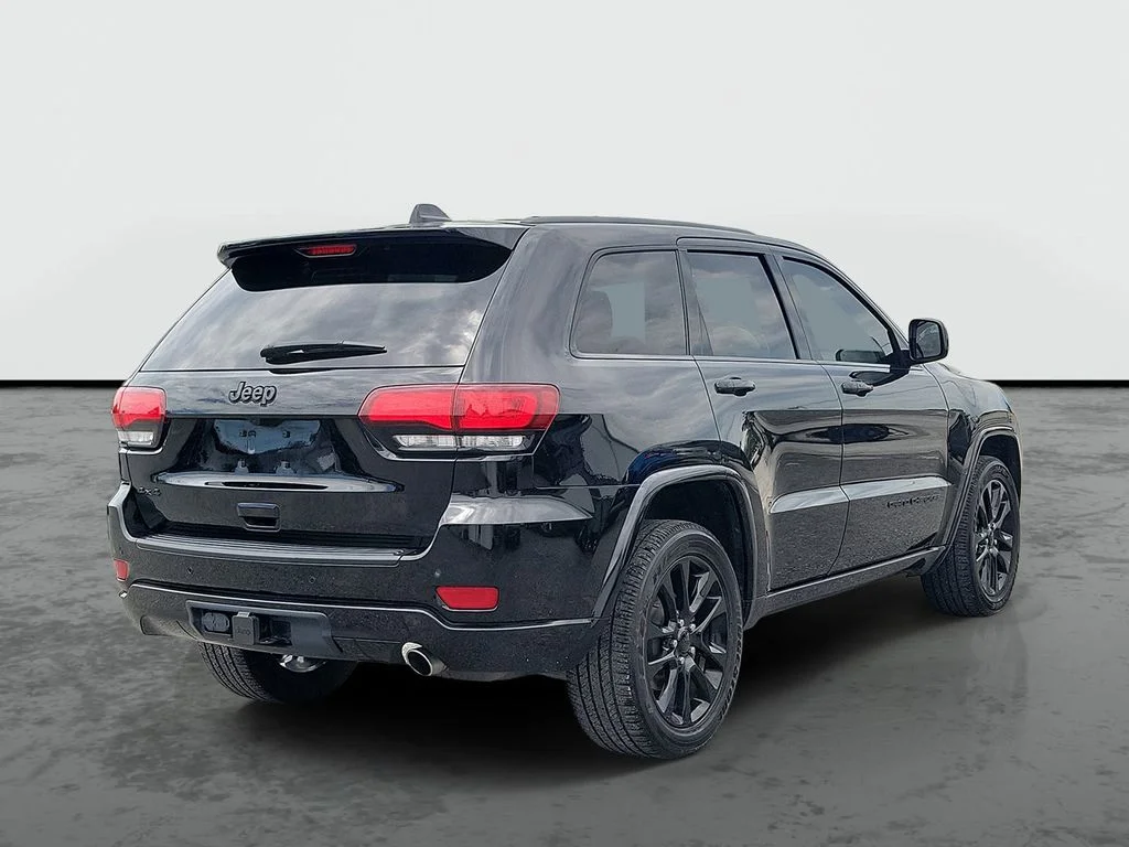 Used 2020 Black Jeep Altitude image 5