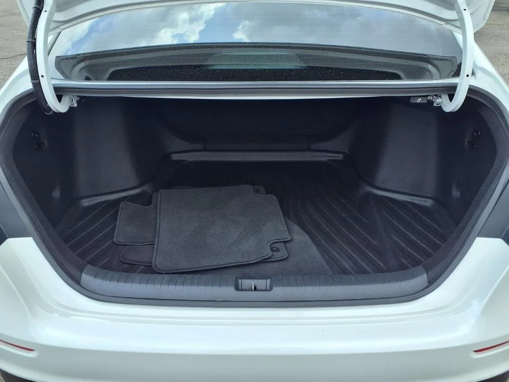 Used 2025 White Honda LX image 21