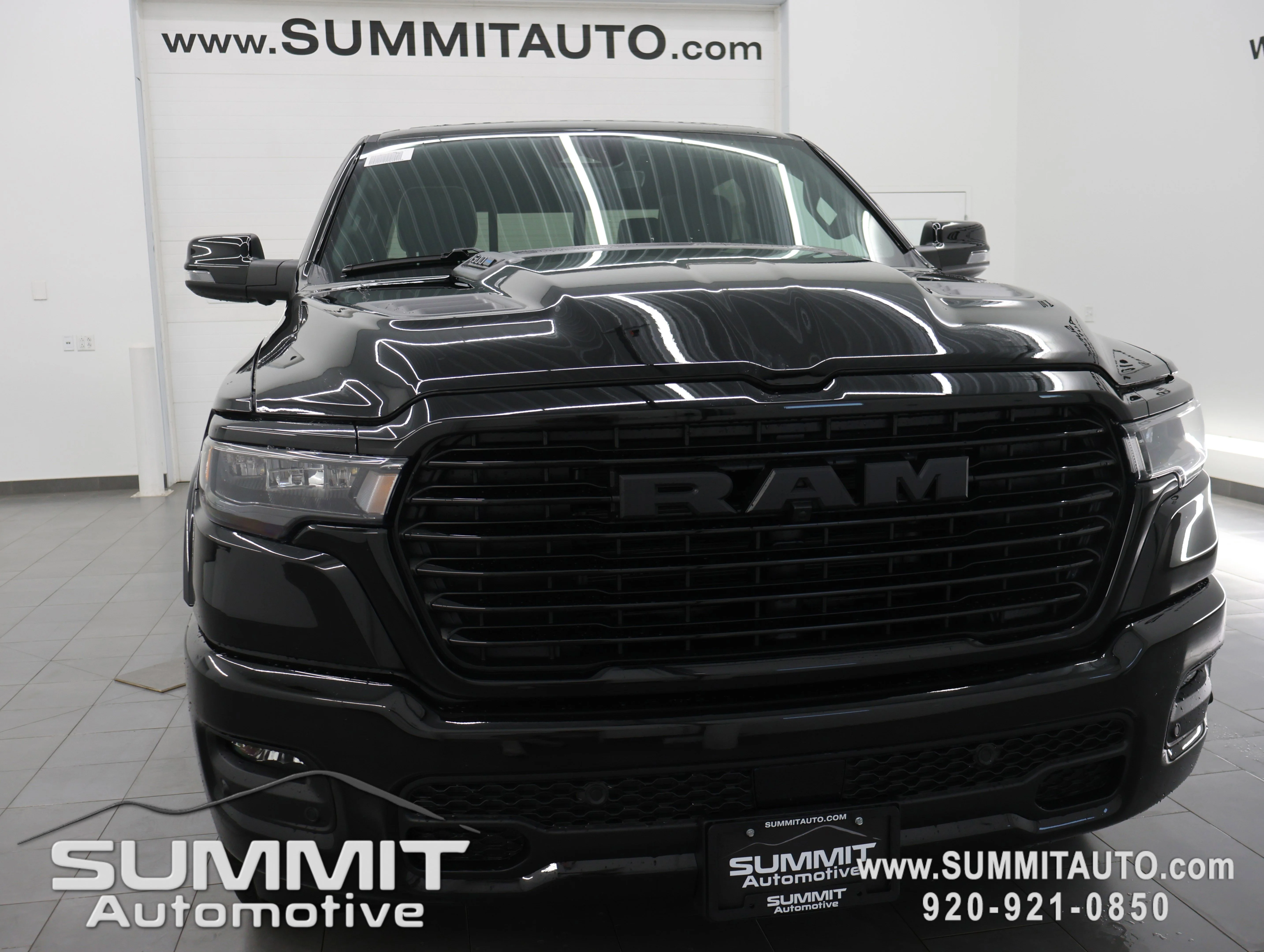 New 2026 Diamond Black Crystal Pearl-Coat Exterior Paint RAM Laramie image 23