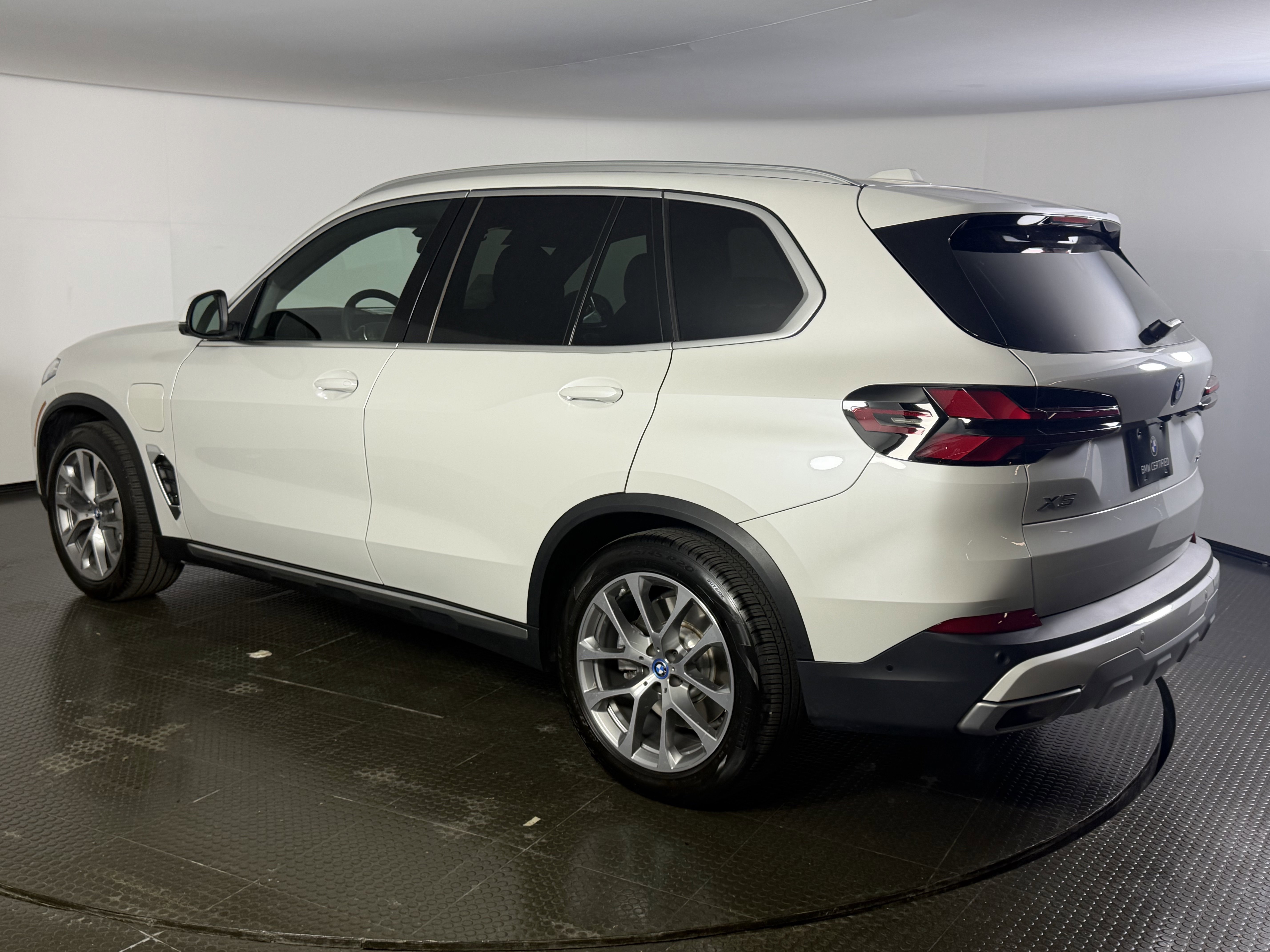 Used 2025 MINERAL WHITE MET BMW xDrive50e image 6