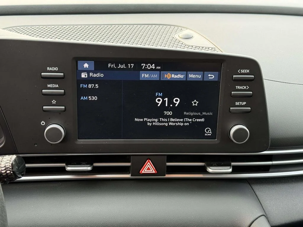 Used 2023  Hyundai SE image 3