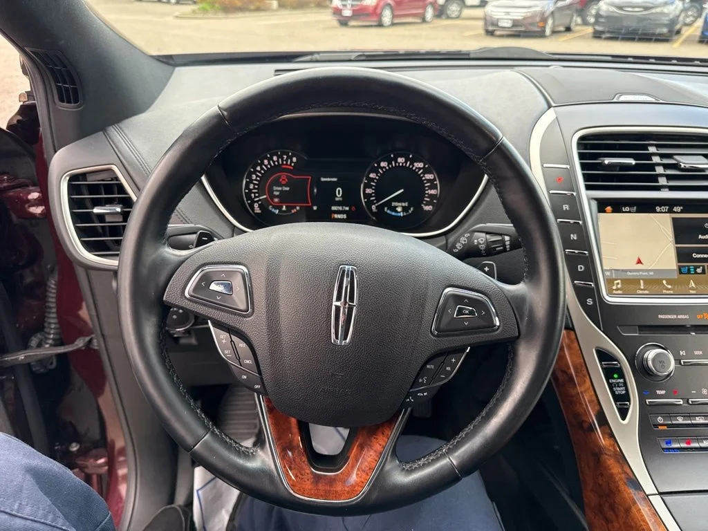 Used 2018 Burgundy Velvet Metallic Tinted Clearcoat Lincoln Reserve image 20
