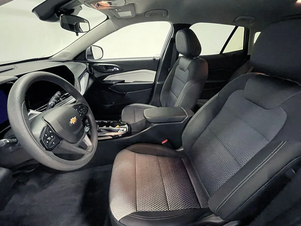 Used 2025 Gray Chevrolet LT image 3