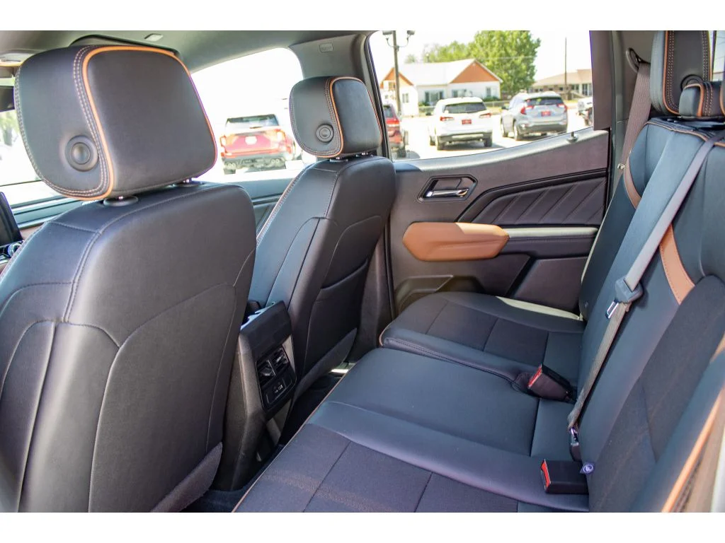 2025 GMC Canyon AT4 - Photo 18