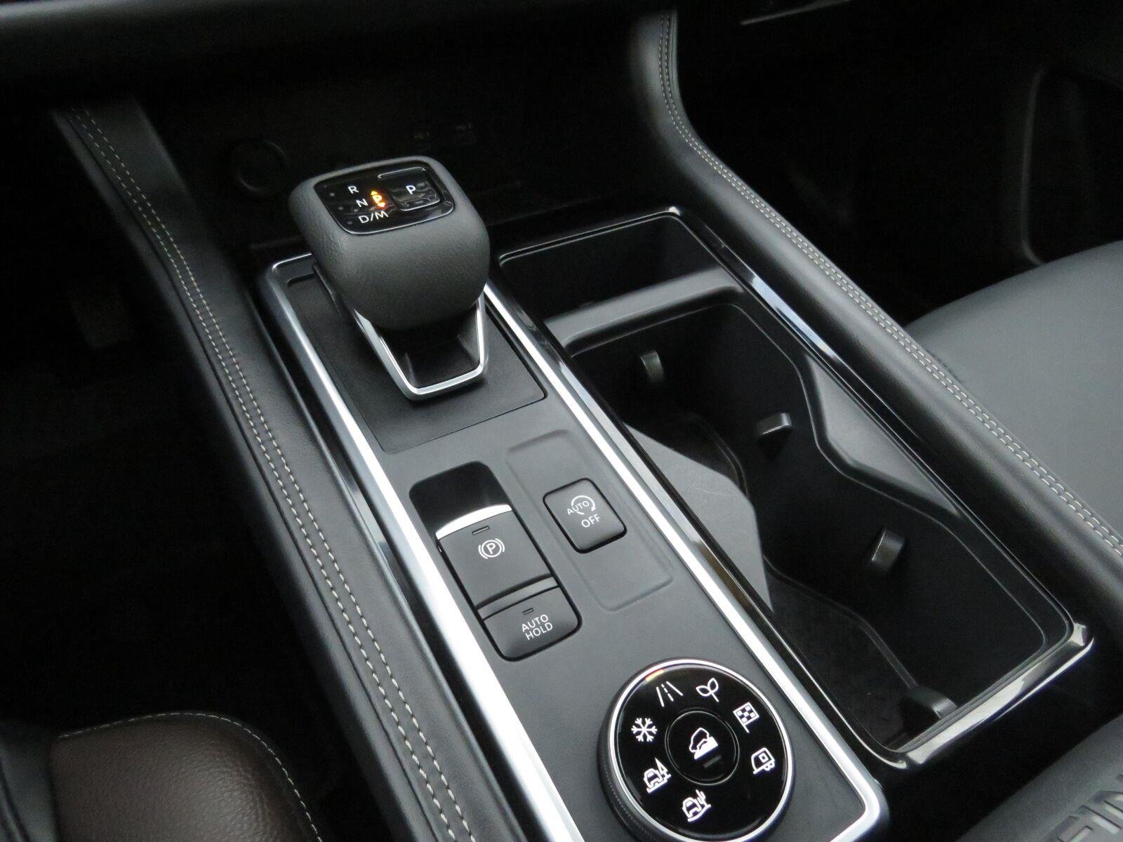 Used 2025 Solid Gray/Super Black Nissan Platinum image 33