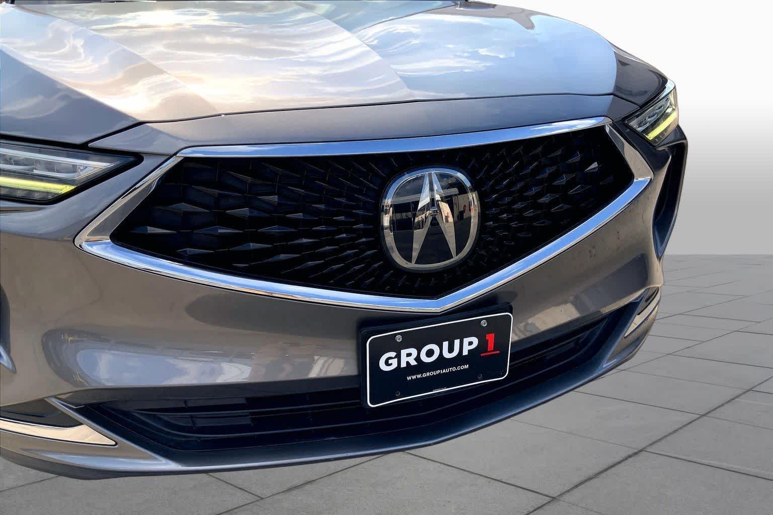 Used 2024 Liquid Carbon Metallic Acura  image 30