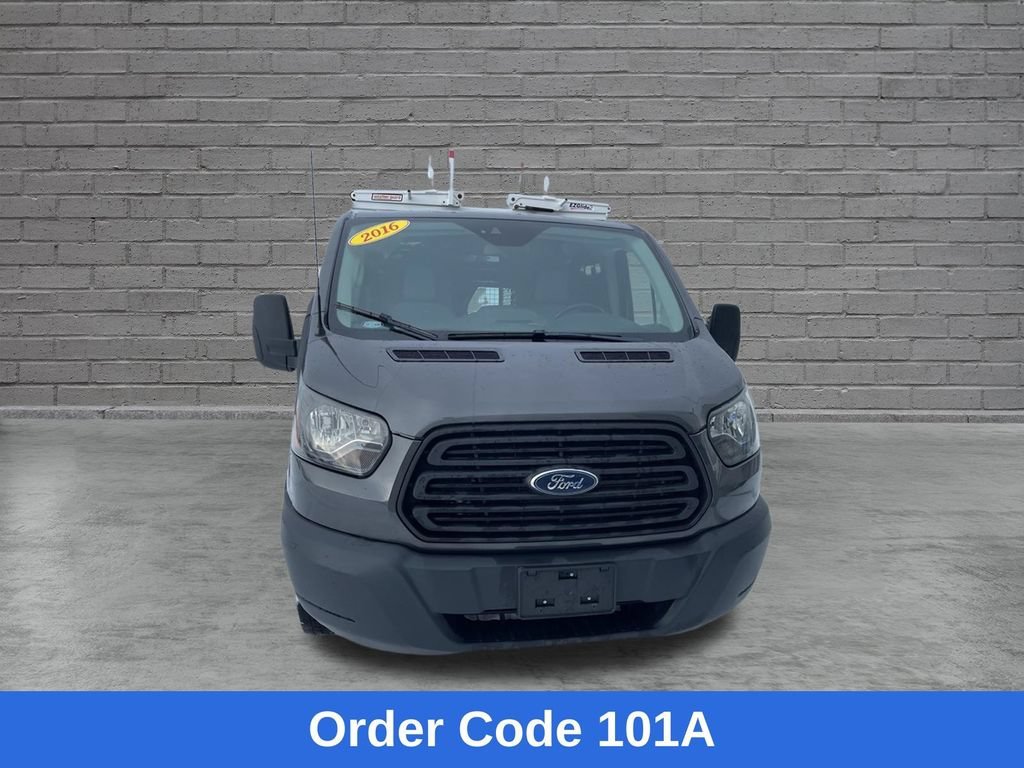 Used 2016  Ford BASE image 4