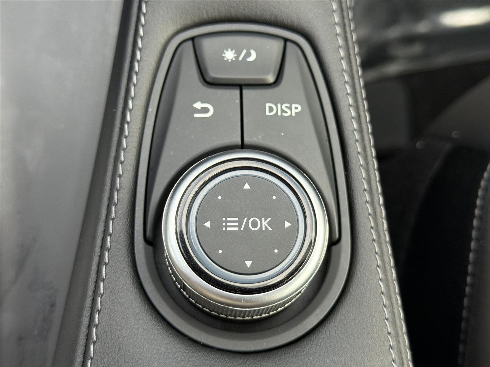 Used 2025 Black Obsidian INFINITI LUXE image 17