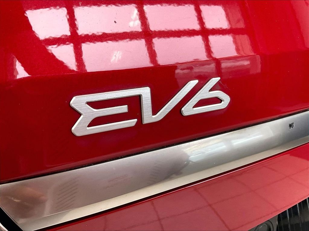Used 2022 Red Kia Wind image 29