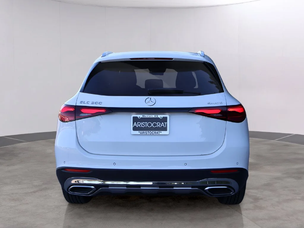 New 2026 Polar White Mercedes-Benz GLC 300 image 3