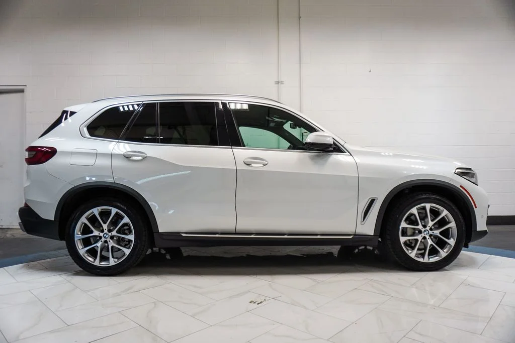Used 2023 White BMW sDrive40i image 35