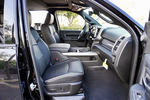 New 2026 Diamond Black Crystal Pearl-Coat Exterior Paint RAM Laramie Night Edition image 18