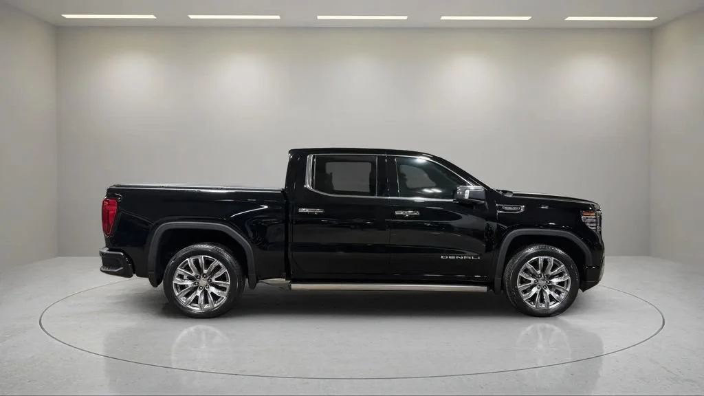 Used 2023 Onyx Black GMC Denali image 4