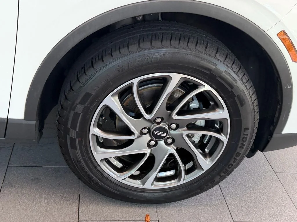 Used 2022 White Lincoln Standard image 18