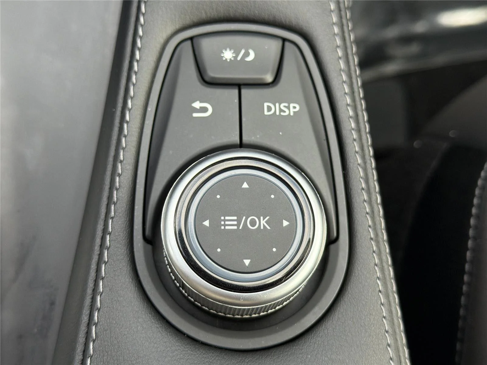 Used 2025 Black Obsidian INFINITI LUXE image 17
