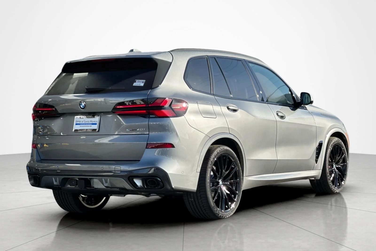 New 2026 Skyscraper Grey Metallic BMW sDrive40i image 5