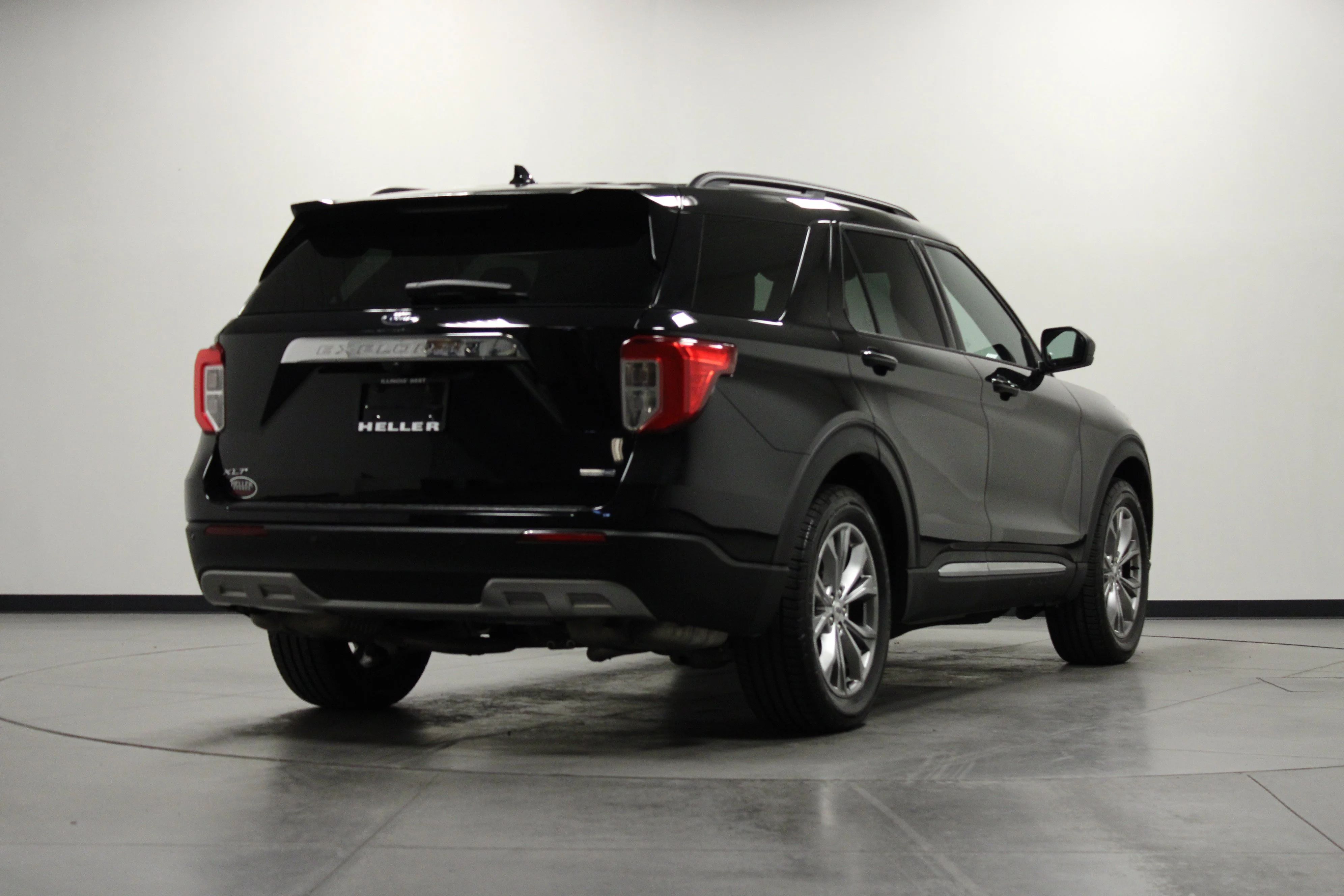 Used 2020 Black Metallic Ford XLT image 4