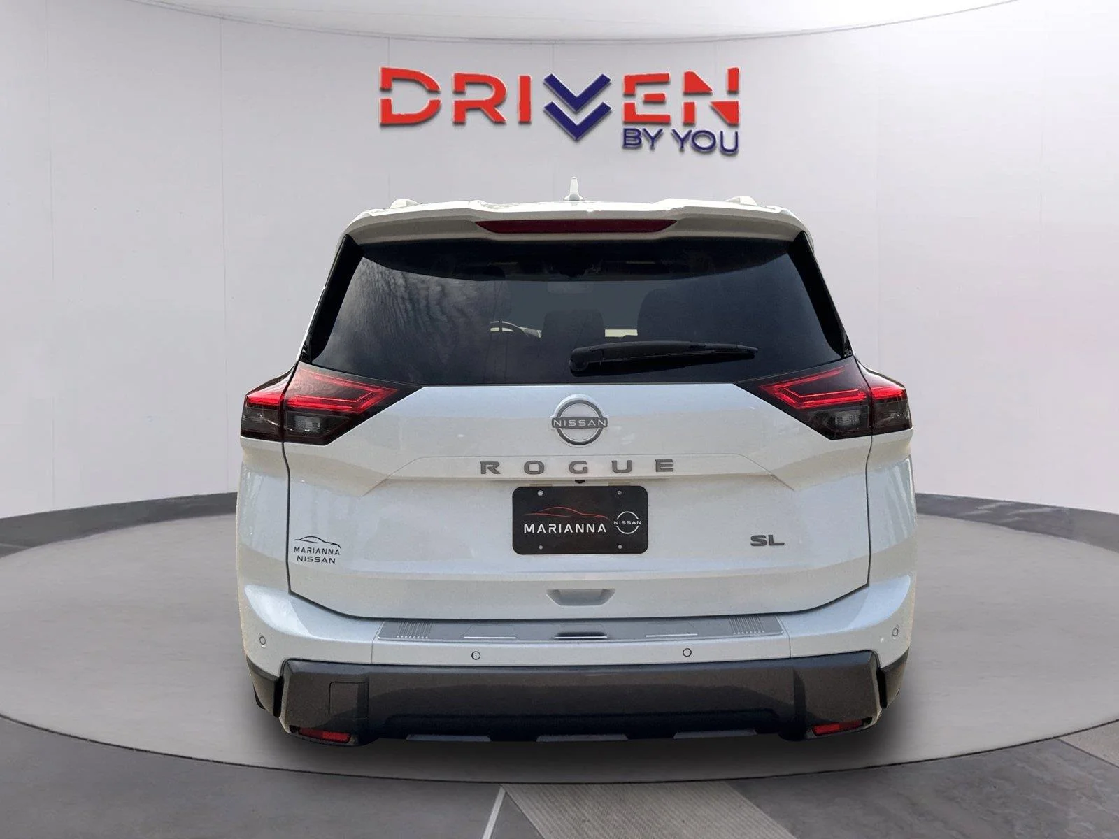Used 2025 Everest White Pearl Nissan SL image 4