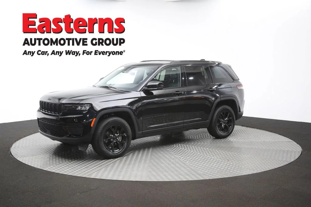 Used 2025 Black Jeep Altitude image 57
