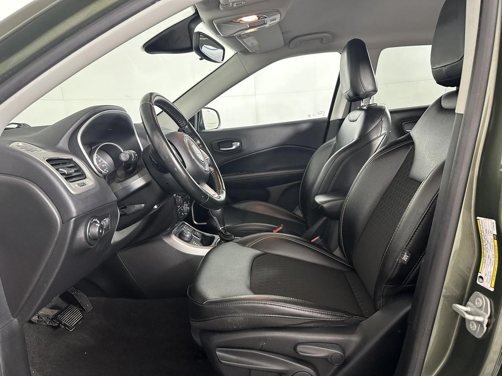 Used 2020 Olive Green Pearlcoat Jeep Latitude image 32
