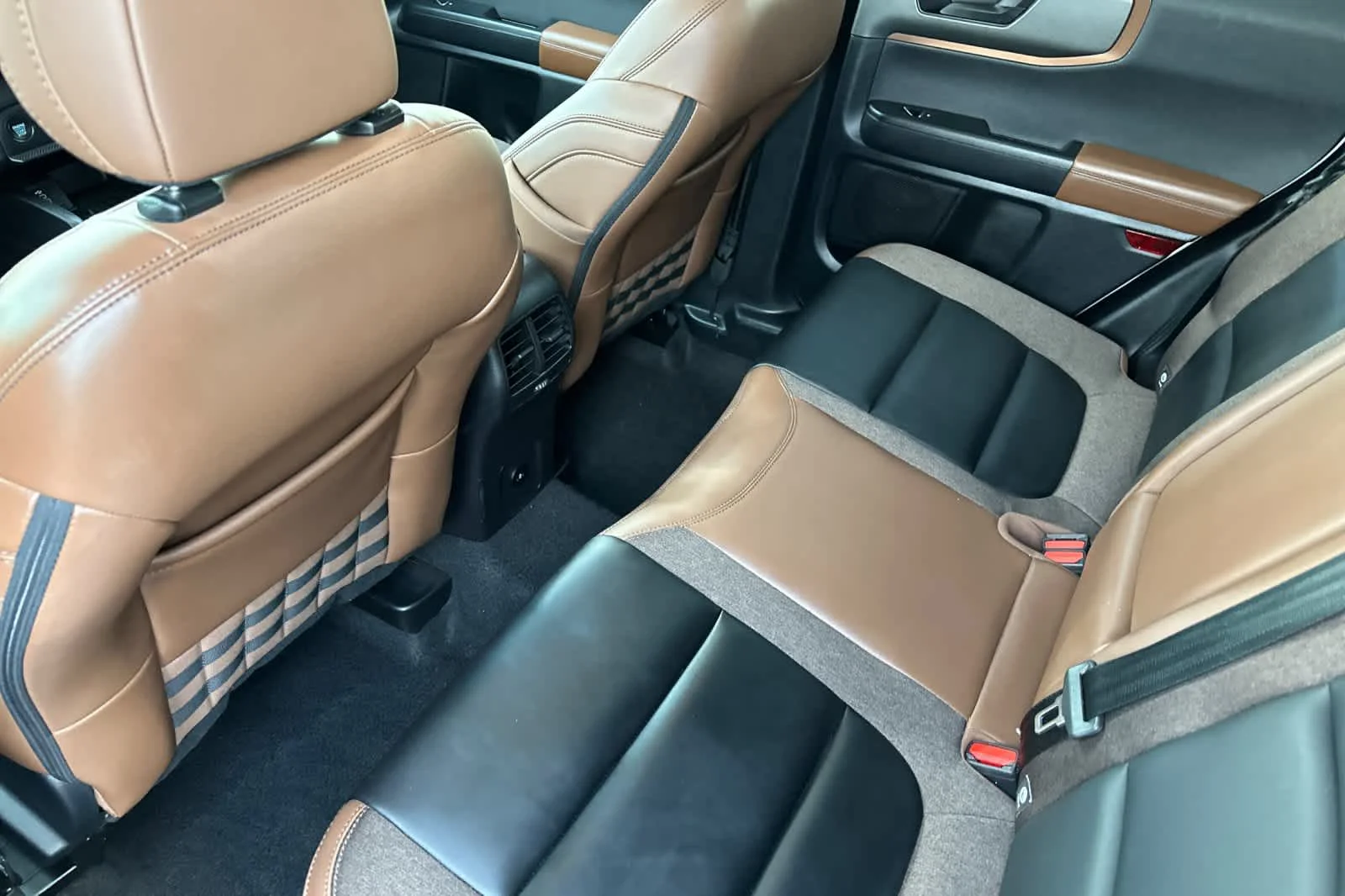 Certified Used 2025 Oxford White Clearcoat Ford Outer Banks image 4