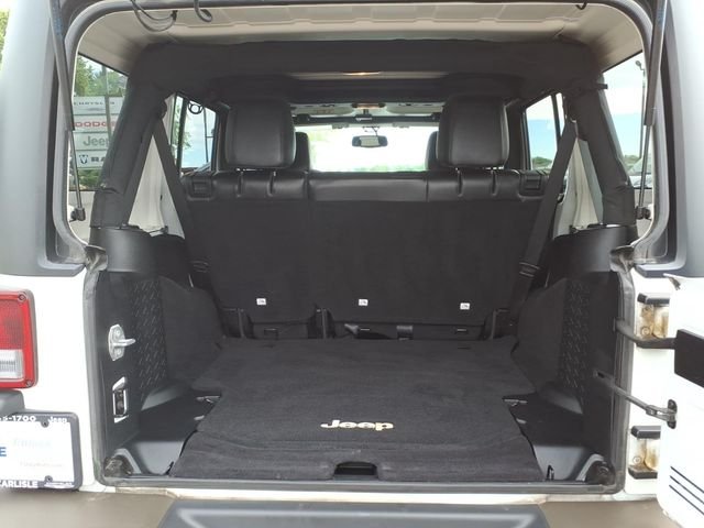 Used 2017 White Jeep Unlimited Sahara image 28