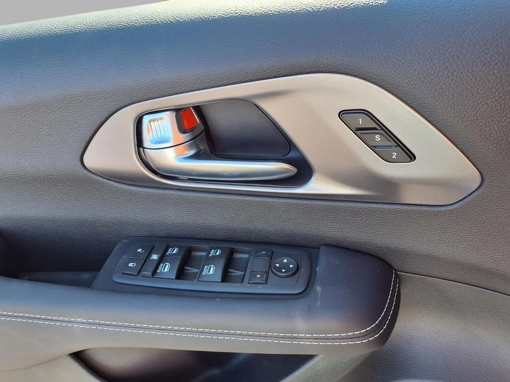 2026 Chrysler Pacifica Select - Photo 17