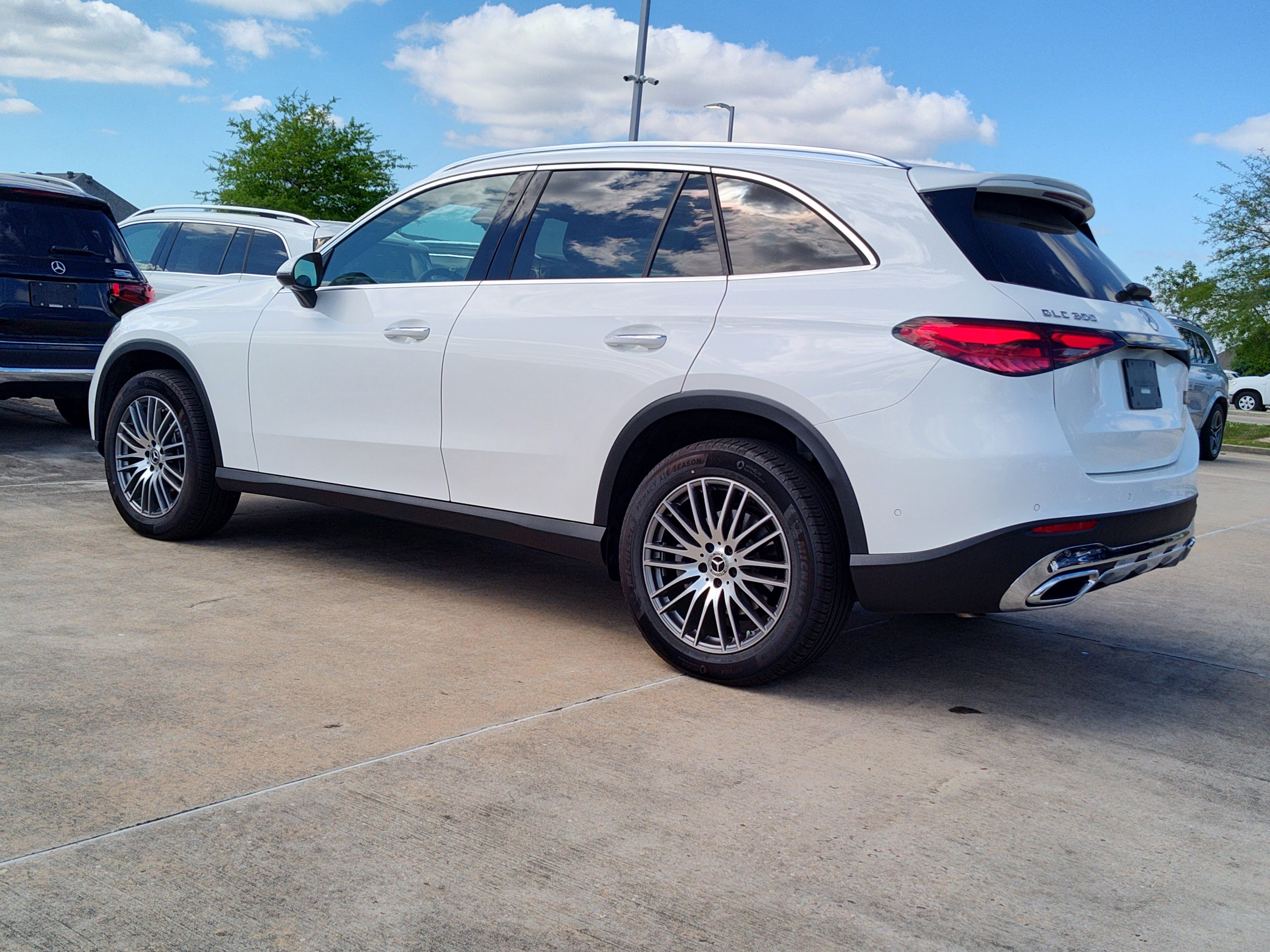 New 2026 Polar White Mercedes-Benz GLC 300 image 18