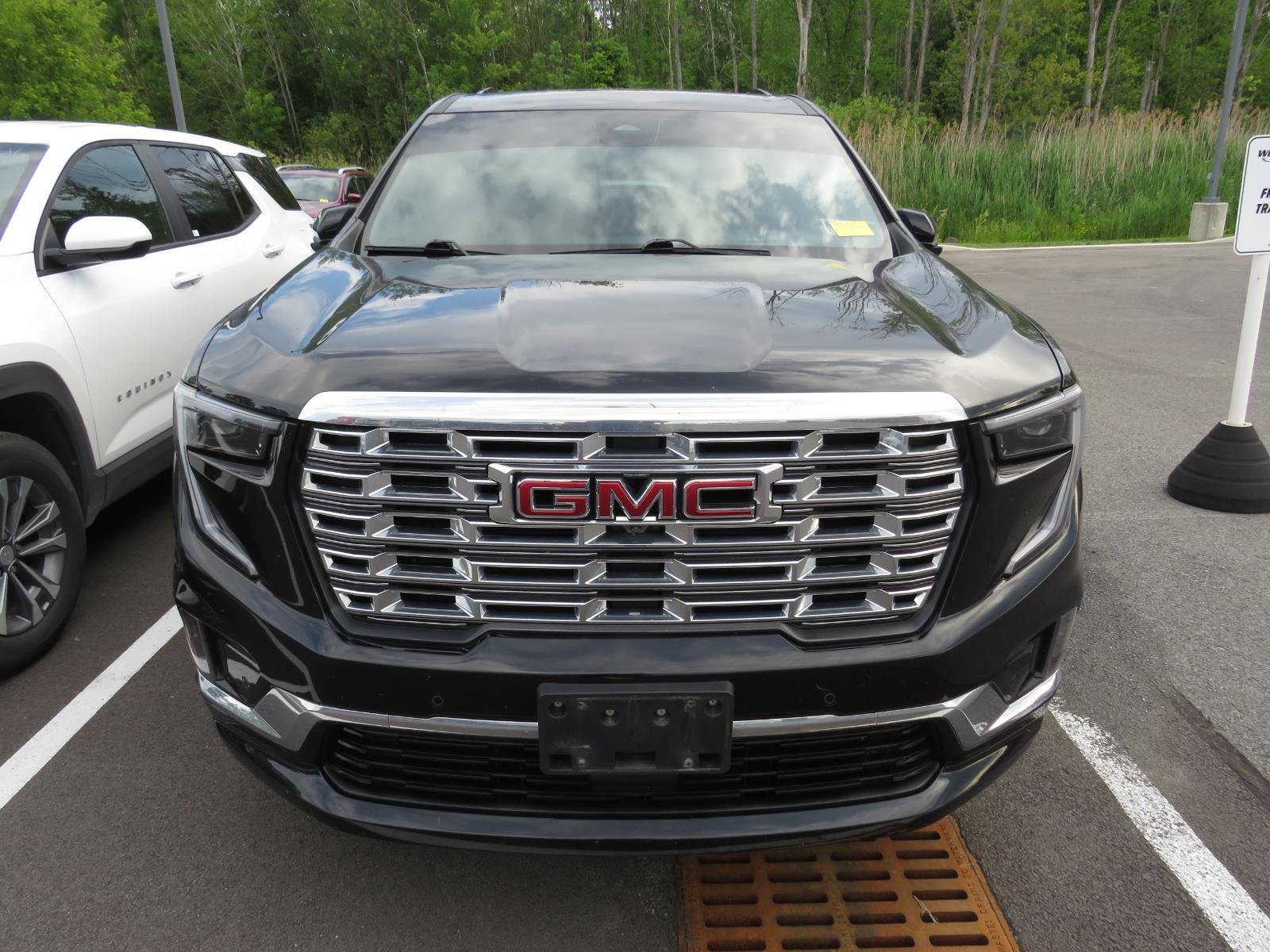 Used 2024 EBONY TWILIGHT METALLIC GMC  image 6