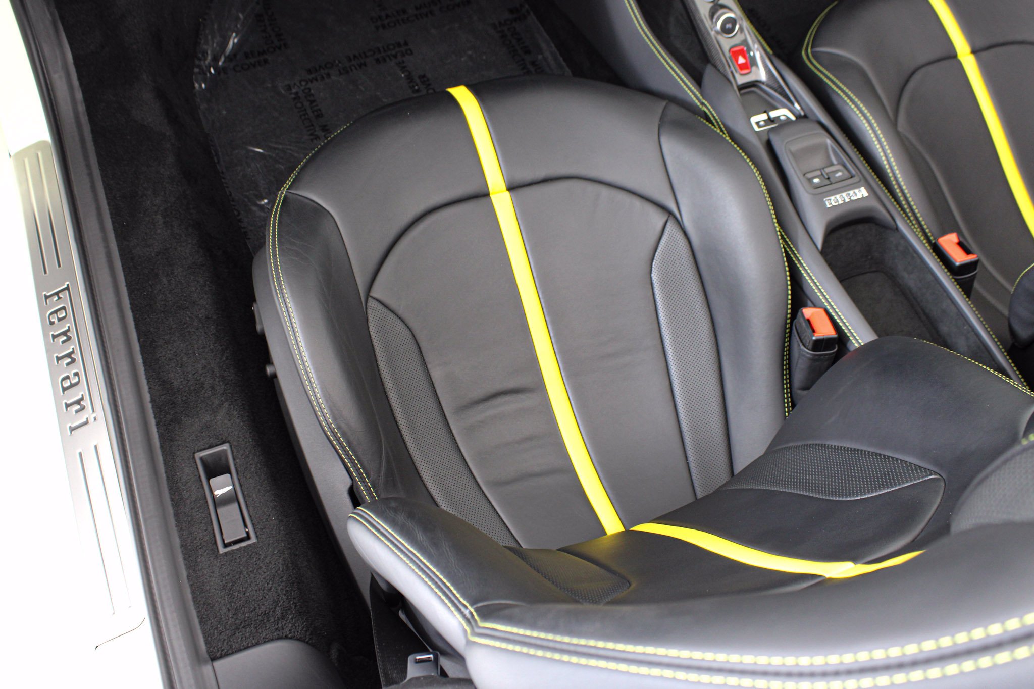 Used 2022 White Ferrari  image 40