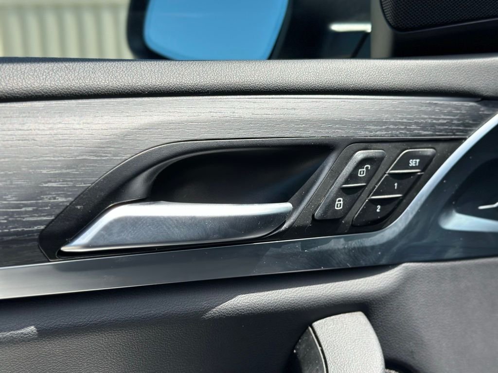 Used 2024 Skyscraper Grey Metallic BMW xDrive30i image 16