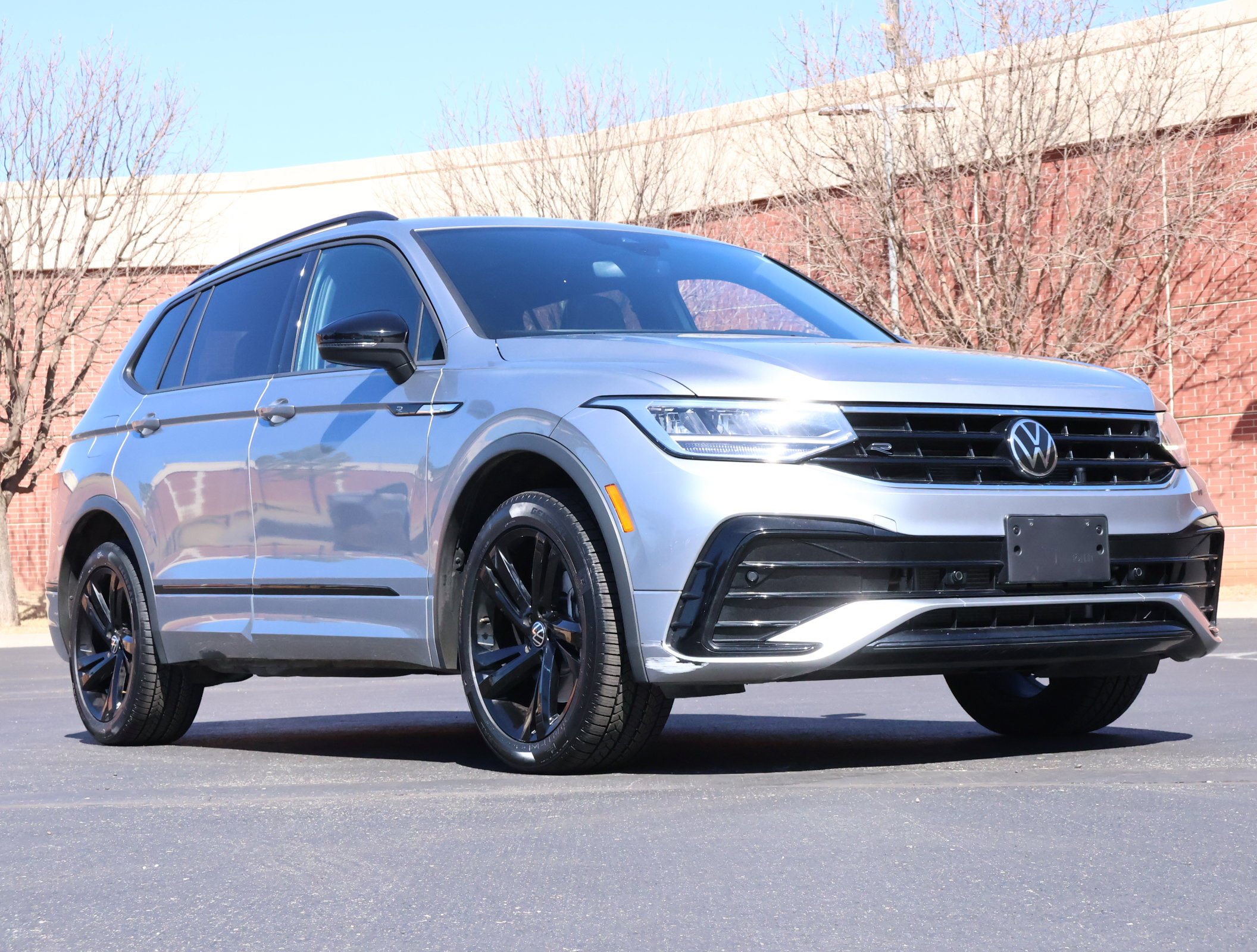 2023 Volkswagen Tiguan SE R-LINE BLACK