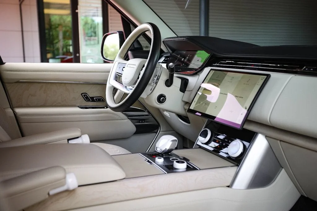 Used 2023 Flux Silver SV Bespoke Ultra Metallic Satin Land Rover SV image 49