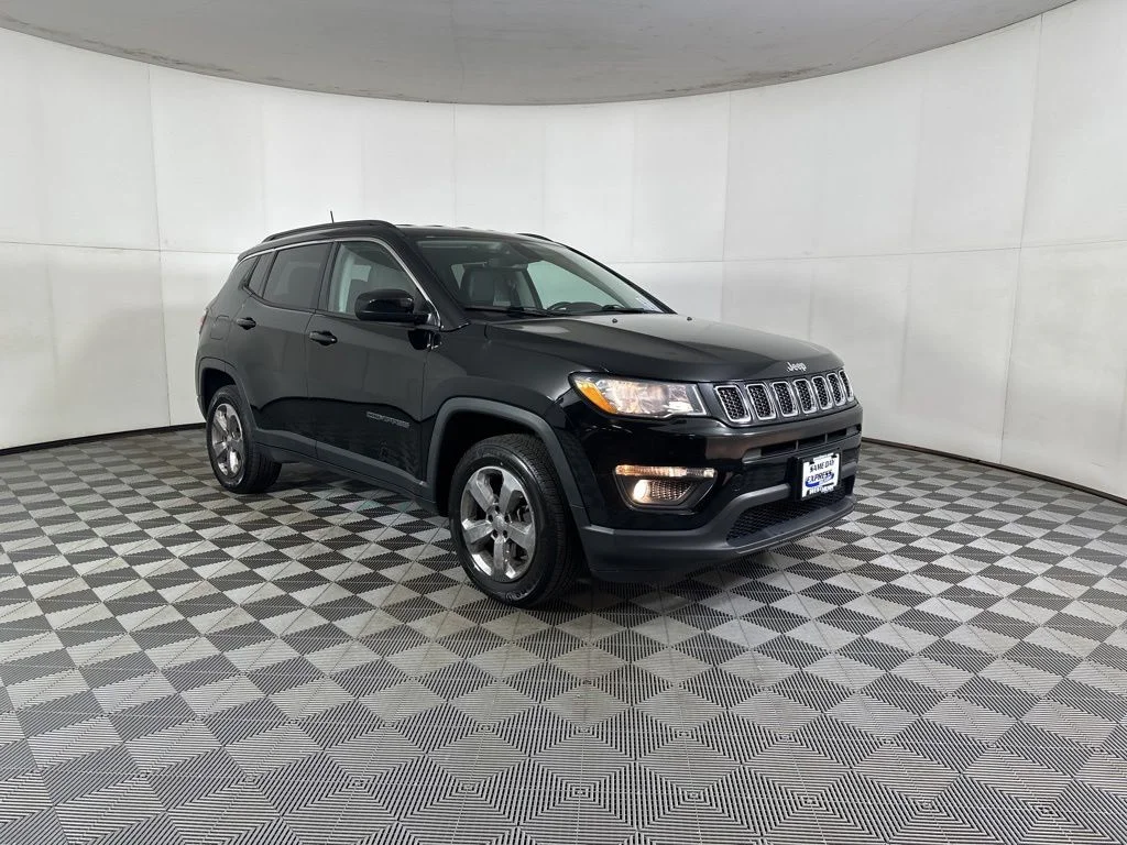 Used 2019 Black Jeep Latitude image 15