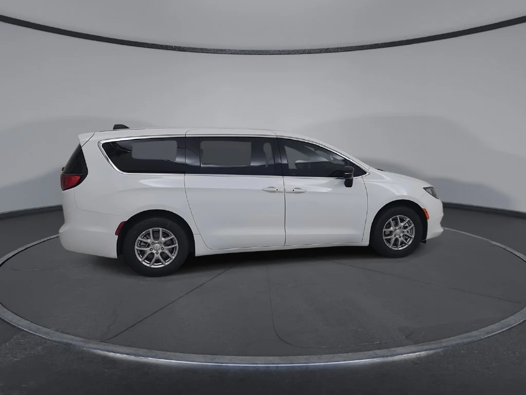 New 2027 Bright White Clear-Coat Paint Chrysler LX image 16