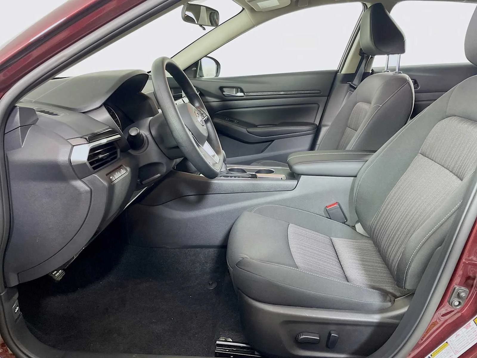 Used 2025 Garnet Pearl Metallic Nissan SV image 4