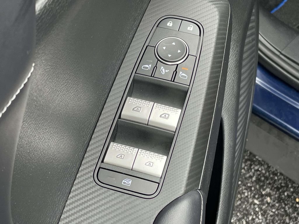 Used 2025 Cosmic Blue Metallic Mitsubishi SE image 6