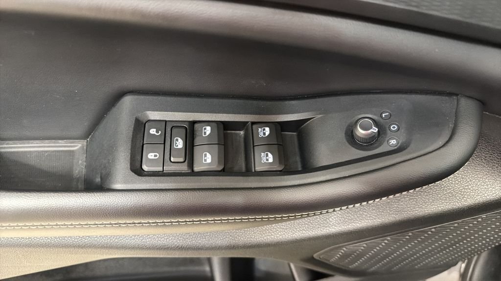Used 2023 Gray Jeep Altitude image 17