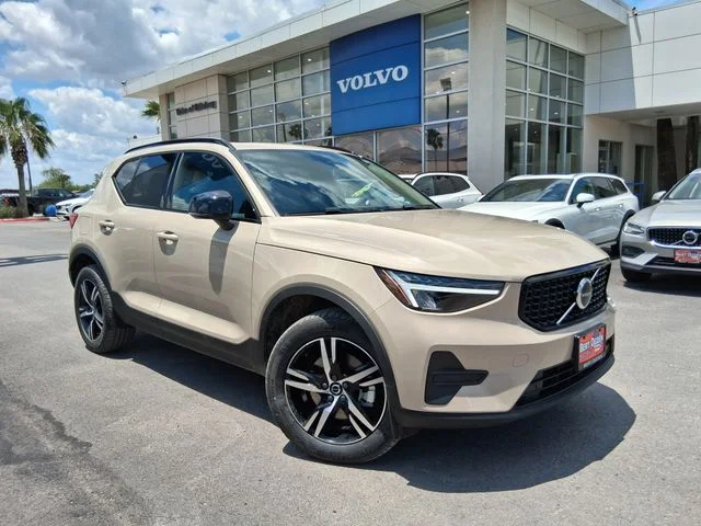 2026 Volvo XC40 B5 Core Dark AWD's photo