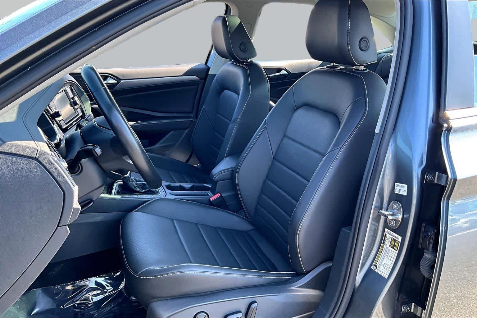 Pre-Owned 2024 Volkswagen Jetta SE