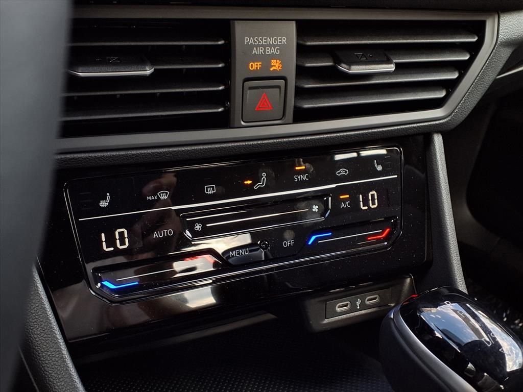 2025 Volkswagen Jetta Sport - Photo 9