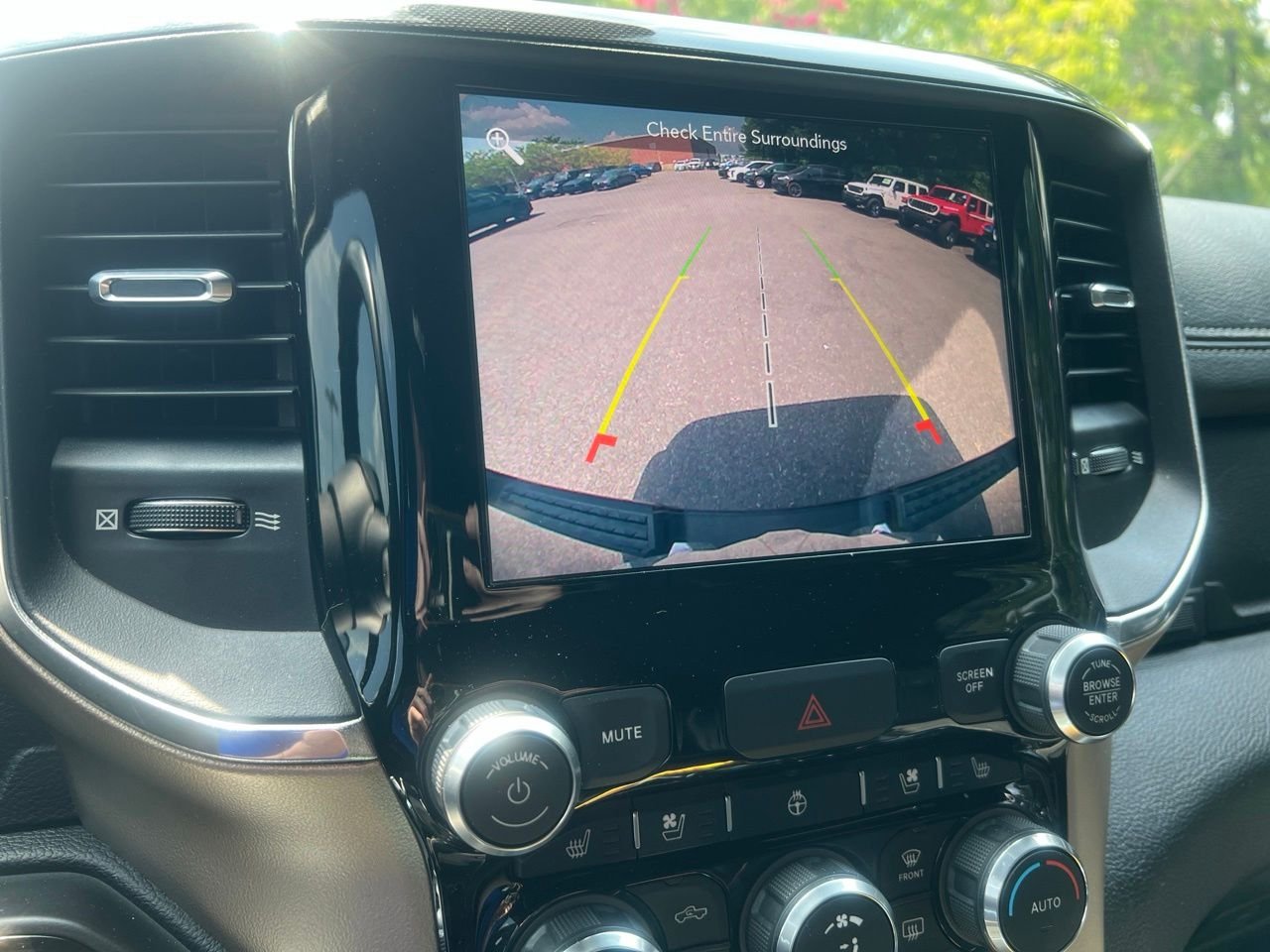 Used 2019 Black Ram Laramie image 33