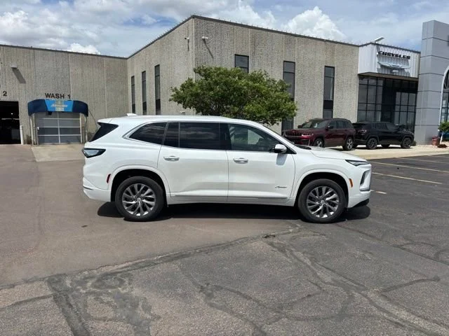 2025 Buick Enclave Avenir's photo
