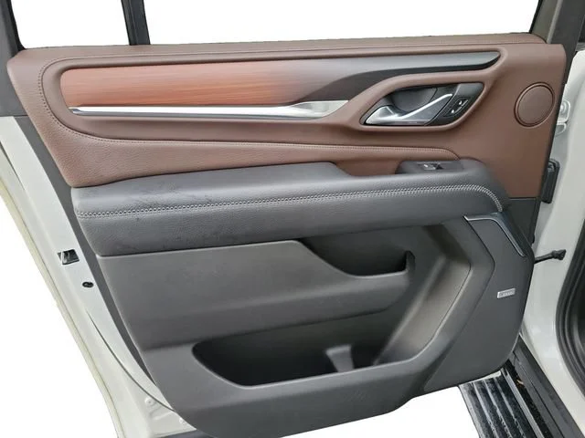 Used 2022 White Frost Tricoat GMC Denali image 28