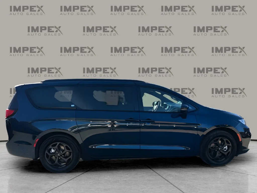 Used 2025 Blue Chrysler Select Premium S Appearance image 7