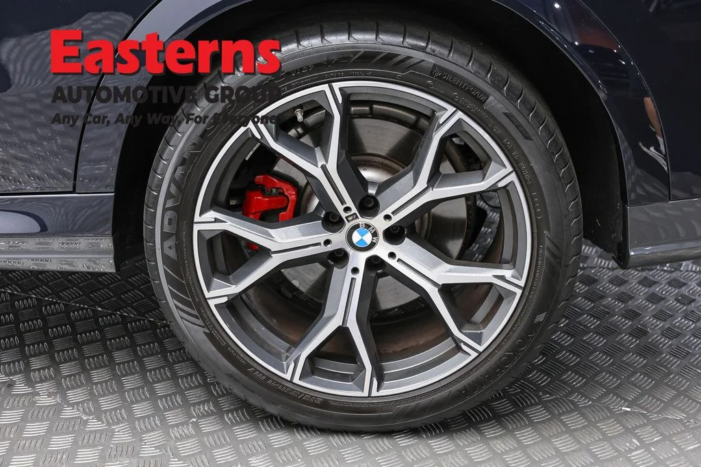 Used 2025 Black BMW M60i image 8