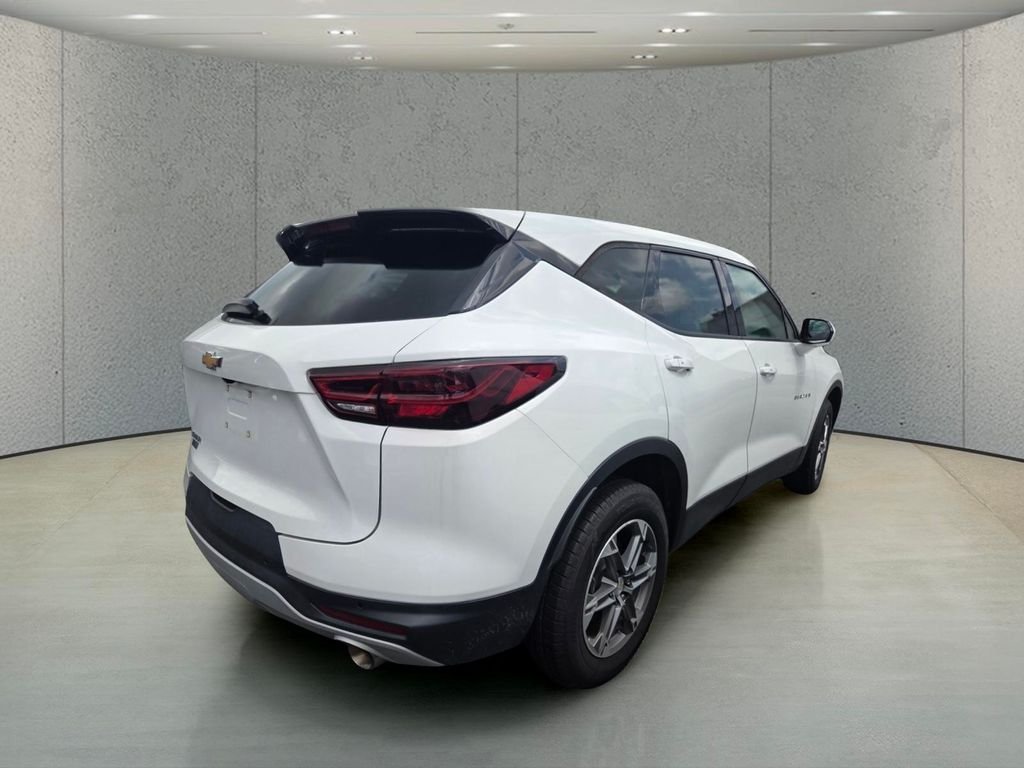 Used 2023 White Chevrolet LT image 4